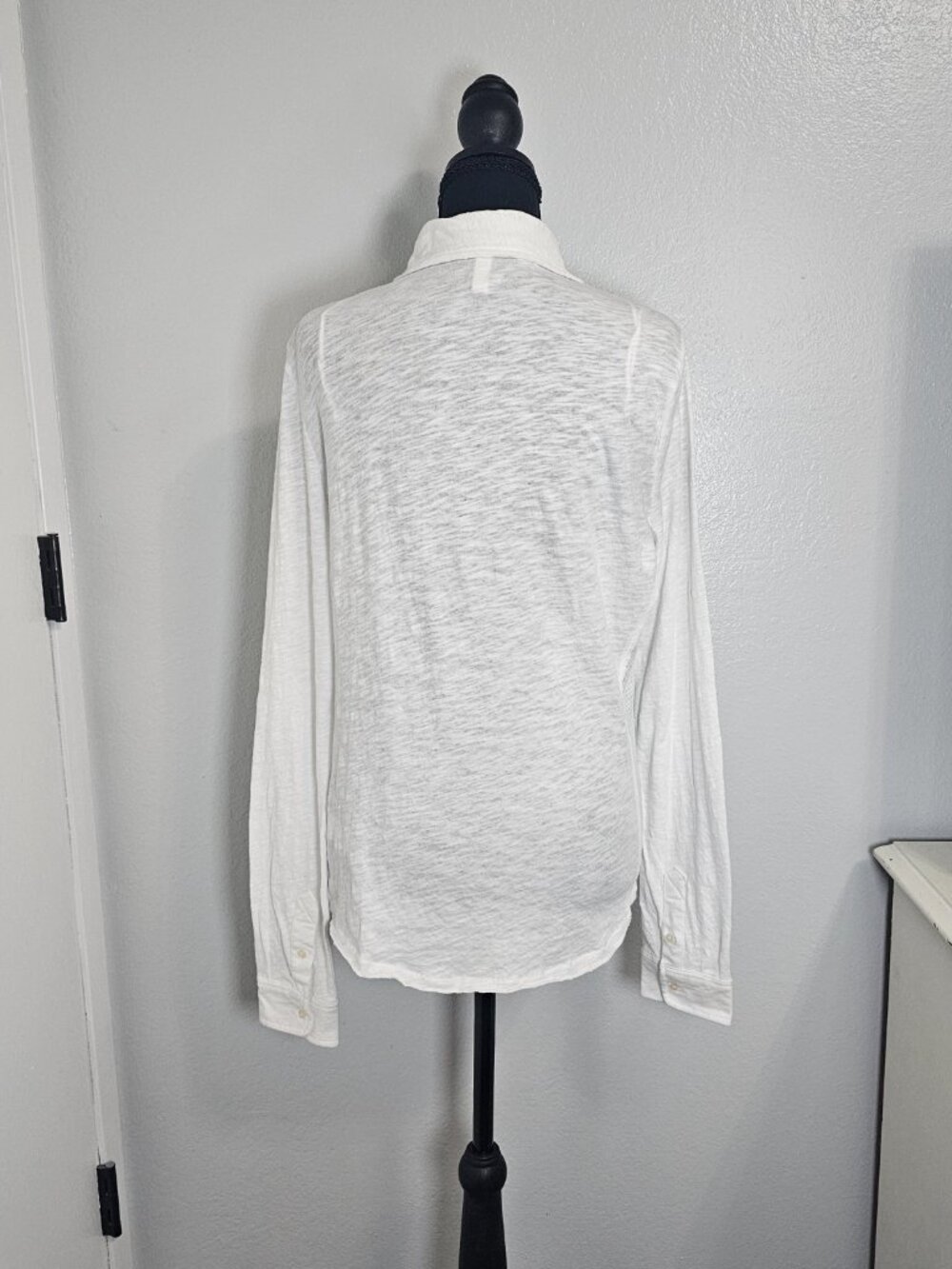 NEW Aeropostale Women’s Fitted White Long Sleeve Button Down Shirt - Size Large - Picture 4 of 8